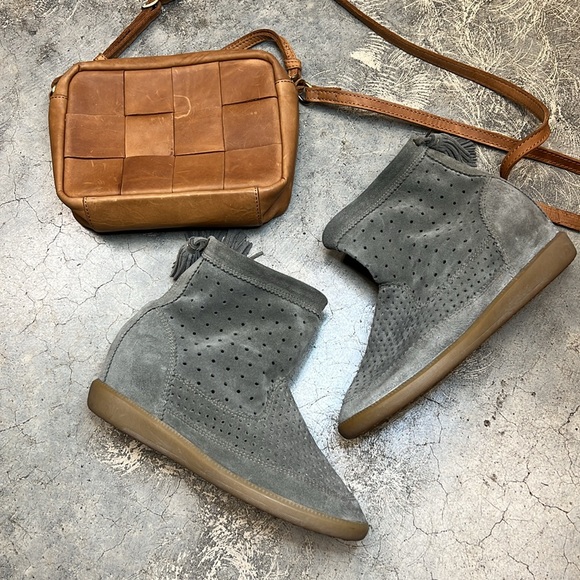Isabel Marant suede ankle booties - Picture 4 of 9